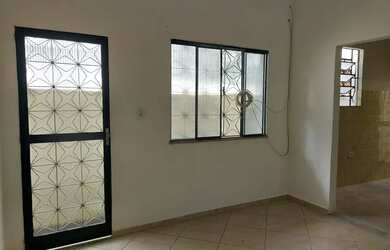 Imagem: A casa possui 2 Dormitórios, 1 Banheiro e 1 Vaga na garagem