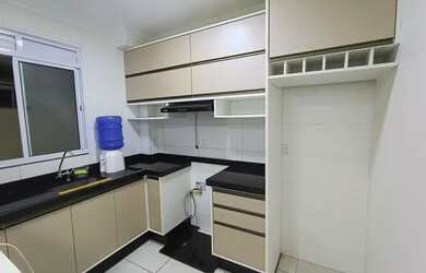 Imagem: O apartamento possui 2 Dormitórios, 1 Banheiro, 1 Vaga na garagem