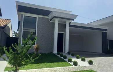 Imagem: A casa em condomínio possui 3 Dormitórios, 2 Banheiros, 4