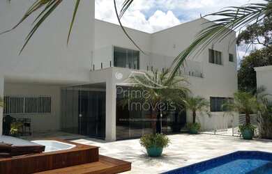 Imagem: A casa em condomínio possui 5 Dormitórios, 5 Banheiros, 5