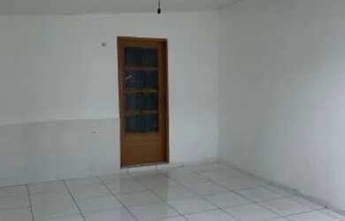 Imagem: A casa possui 3 Dormitórios, 3 Banheiros, 1 Vaga na garagem