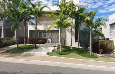 Imagem: A casa em condomínio possui 4 Dormitórios, 5 Banheiros, 5