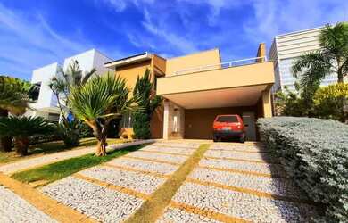 Imagem: A casa em condomínio possui 4 Dormitórios, 5 Banheiros, 4