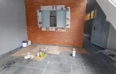 Imagem: A casa possui 2 Dormitórios, 1 Banheiro, 1 Vaga na garagem