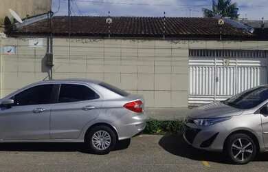 Imagem: A casa possui 3 Dormitórios, 3 Banheiros, 1 Vaga na garagem