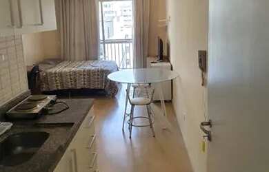 Imagem: O studio possui 1 Dormitório, 1 Banheiro, 28m² de Área e