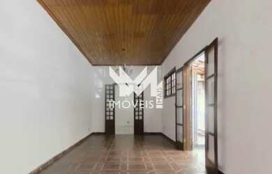 Imagem: A casa possui 3 Dormitórios, 2 Banheiros, 120m² de Área e