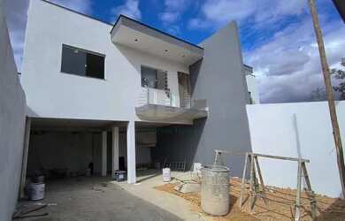 Imagem: A casa possui 2 Dormitórios, 1 Banheiro, 4 Vagas na garagem