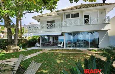 Imagem: A casa possui 5 Dormitórios, 5 Banheiros, 2 Vagas na garagem