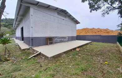 Imagem 2: Galpão industrial com pé-direito alto disponível para locação no...