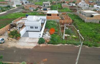 Imagem: O terreno possui 160m² de Área e está localizado em Jardim