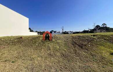 Imagem: O terreno possui 150m² de Área e está localizado em Cocão