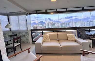 Imagem: O apartamento possui 3 Dormitórios, 2 Banheiros, 3 Vagas na