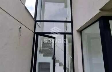 Imagem: A casa possui 3 Dormitórios, 5 Banheiros, 3 Vagas na garagem