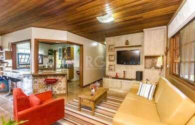 Imagem 2: CASA DE 2 DORMITÓRIOS, PISCINA, CHURRASQUEIRA E 2 VAGAS DE GARAGEM NO...