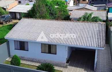 Imagem: A casa possui 3 Dormitórios, 2 Banheiros, 1 Vaga na garagem