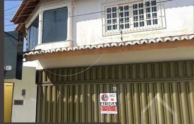 Imagem: A casa possui 4 Dormitórios, 4 Banheiros, 2 Vagas na garagem