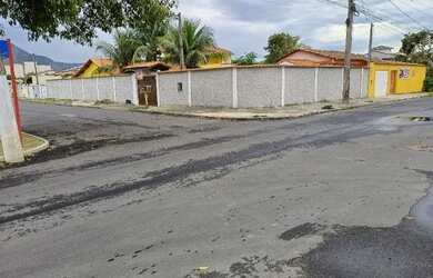 Imagem: A casa possui 2 Dormitórios, 2 Banheiros, 3 Vagas na garagem