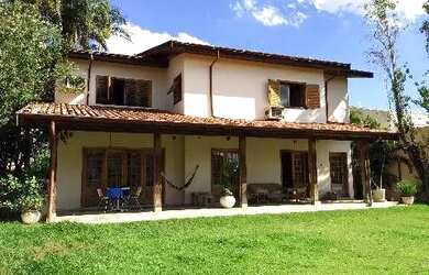 Imagem: A casa em condomínio possui 4 Dormitórios, 5 Banheiros, 5