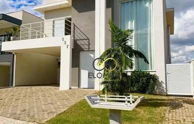 Imagem: A casa possui 4 Dormitórios, 4 Banheiros, 4 Vagas na garagem