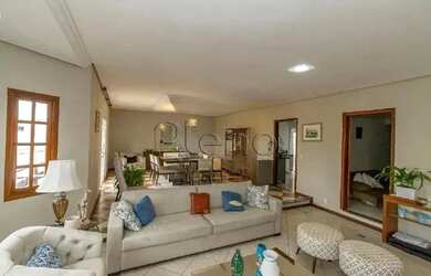 Imagem: A casa possui 4 Dormitórios, 1 Banheiro, 4 Vagas na garagem