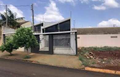 Imagem: A casa possui 3 Dormitórios, 1 Banheiro, 70m² de Área e