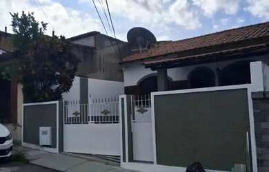 Imagem: A casa possui 2 Dormitórios, 1 Banheiro, 1 Vaga na garagem