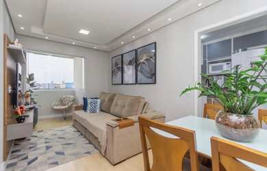 Imagem: O apartamento possui 2 Dormitórios, 1 Banheiro, 1 Vaga na garagem