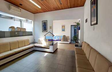 Imagem: O depósito à venda possui 5 Vagas na garagem e 515m² de Área