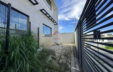 Imagem: A casa possui 3 Dormitórios, 3 Banheiros, 1 Vaga na garagem