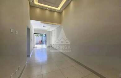 Imagem: A casa possui 3 Dormitórios, 2 Banheiros, 2 Vagas na garagem