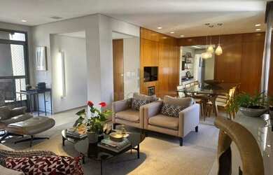 Imagem: O apartamento possui 4 Dormitórios, 2 Banheiros, 2 Vagas na