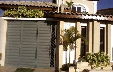 Imagem: A casa possui 4 Dormitórios e está localizado em Poções