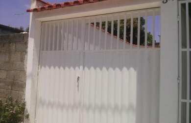 Imagem: A casa possui 2 Dormitórios, 1 Banheiro, 1 Vaga na garagem