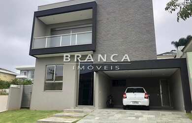 Imagem: A casa possui 3 Dormitórios, 4 Banheiros, 4 Vagas na garagem