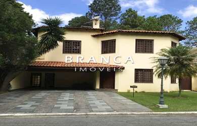 Imagem: A casa possui 3 Dormitórios, 4 Banheiros, 4 Vagas na garagem