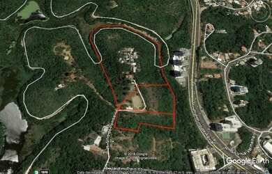 Imagem: O terreno possui 9000m² de Área e está localizado em Pituaçu