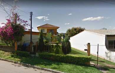 Imagem: A casa possui 2 Dormitórios, 1 Banheiro, 1 Vaga na garagem
