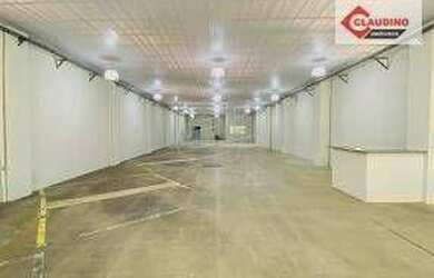 Imagem: O depósito possui 4 Vagas na garagem, 547m² de Área e está