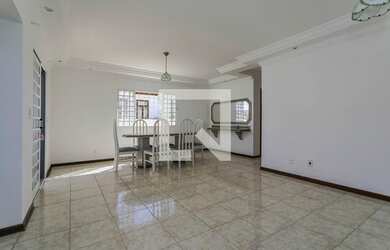 Imagem: A casa possui 3 Dormitórios, 5 Banheiros, 5 Vagas na garagem