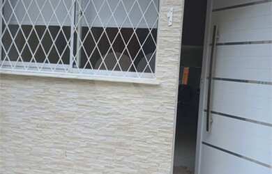 Imagem: A casa possui 2 Dormitórios, 1 Banheiro, 1 Vaga na garagem