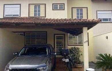 Imagem: A casa em condomínio possui 5 Dormitórios, 4 Banheiros, 2