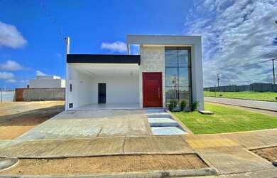 Imagem: A casa em condomínio possui 3 Dormitórios, 1 Banheiro, 2 Vagas