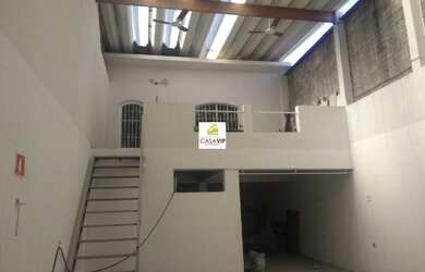 Imagem: O depósito possui 5 Vagas na garagem, 200m² de Área e está