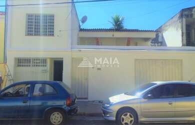 Imagem: A casa possui 3 Dormitórios, 2 Banheiros, 1 Vaga na garagem