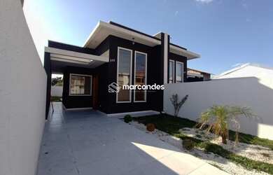 Imagem: A casa possui 3 Dormitórios, 1 Banheiro, 2 Vagas na garagem