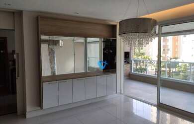 Imagem: O apartamento possui 4 Dormitórios, 5 Banheiros, 4 Vagas na