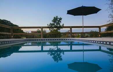 Imagem: A casa possui 5 Dormitórios, 5 Banheiros, 320m² de Área e