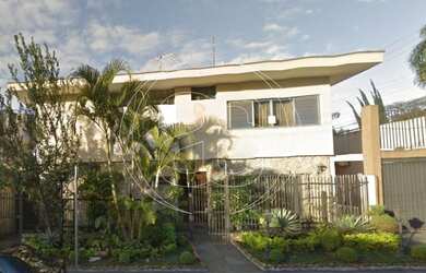 Imagem: A casa possui 3 Dormitórios, 4 Banheiros, 5 Vagas na garagem