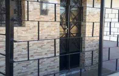 Imagem: A casa possui 2 Dormitórios, 1 Banheiro e está localizado